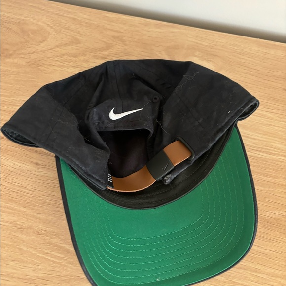 Black Nike golf hat - Picture 2 of 2
